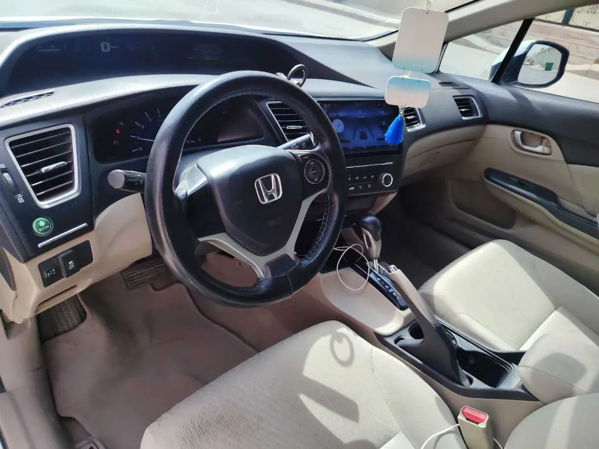 Car image 12