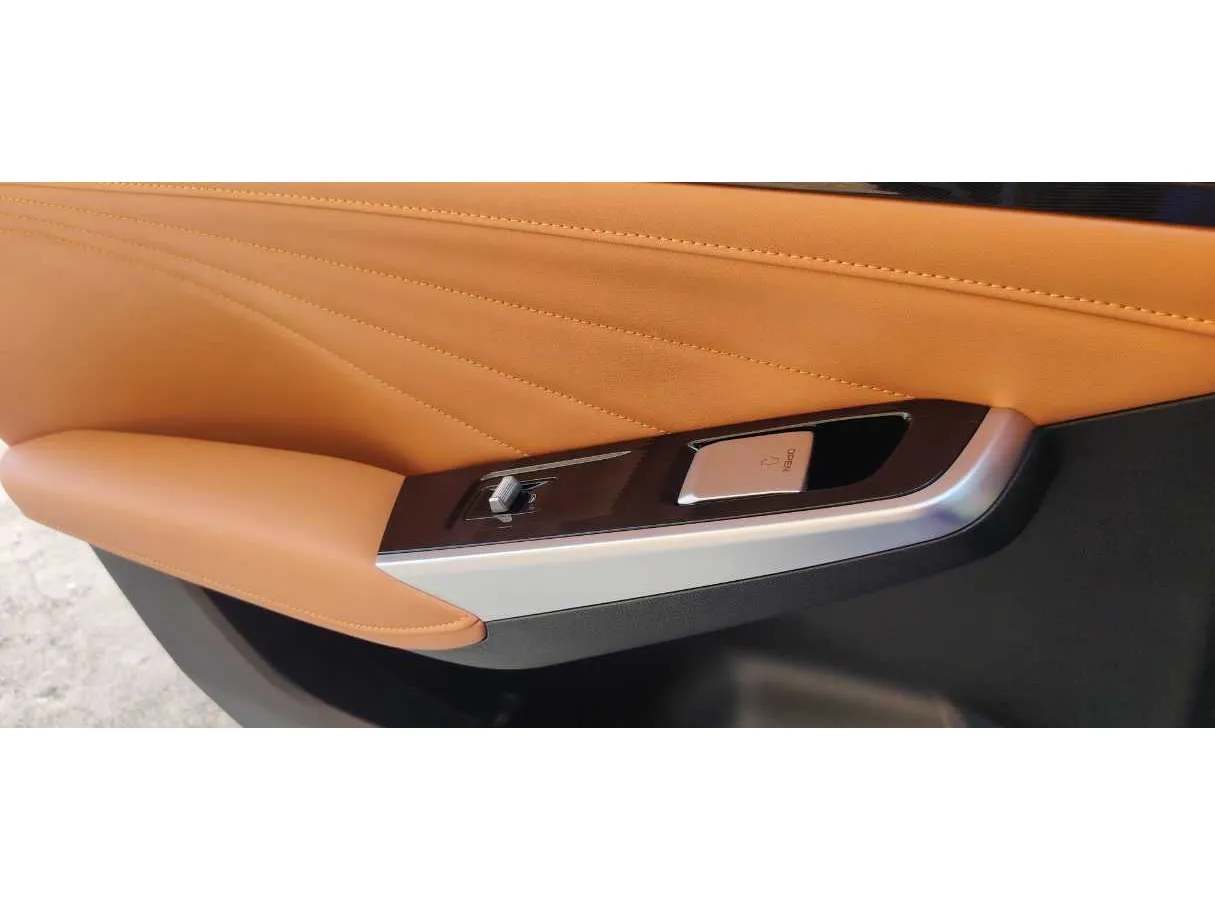 Car image 29