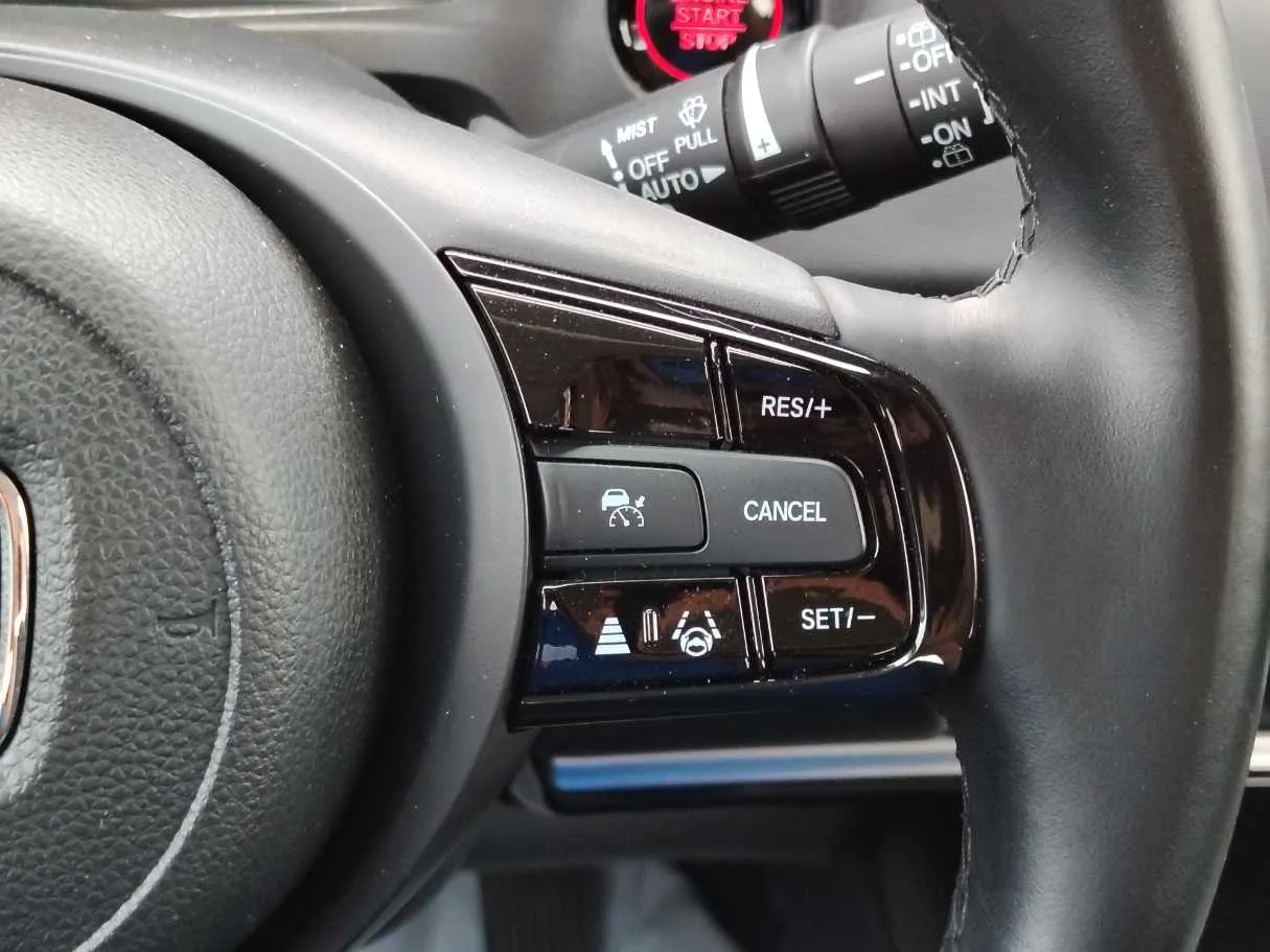 Car image 26