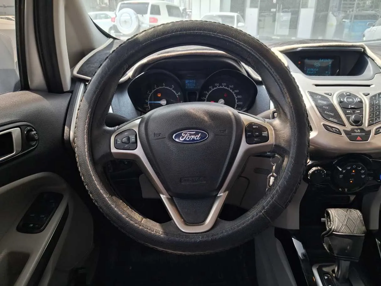 Car image 16