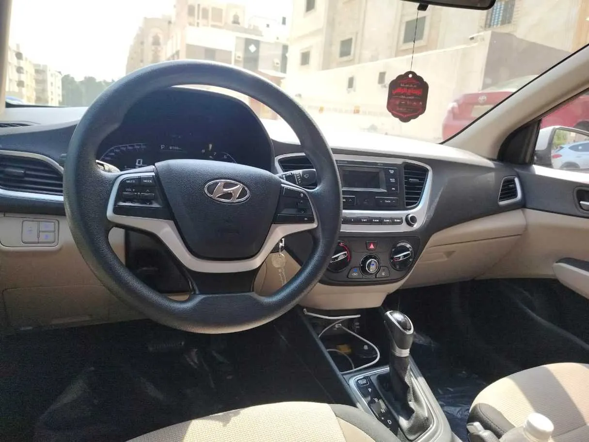 Car image 27