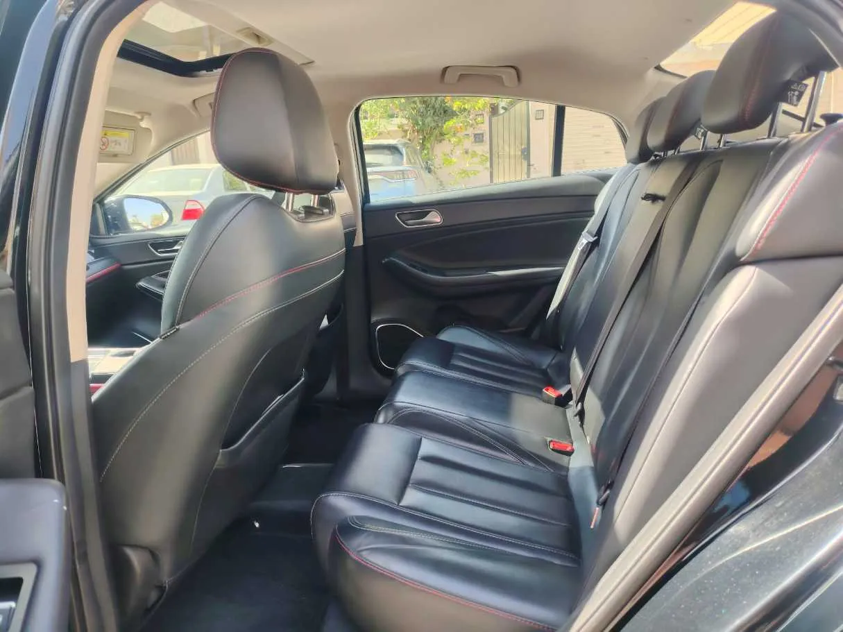Car image 18