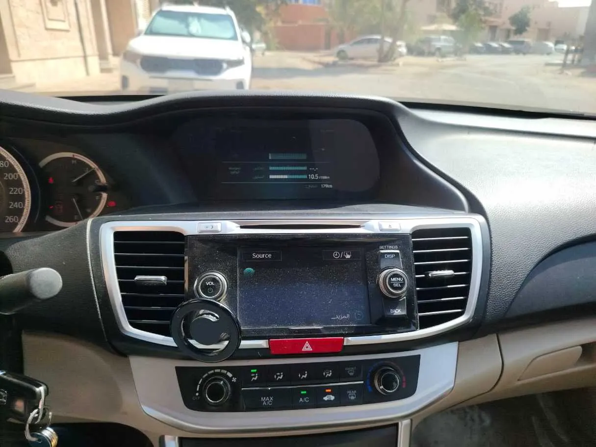 Car image 27