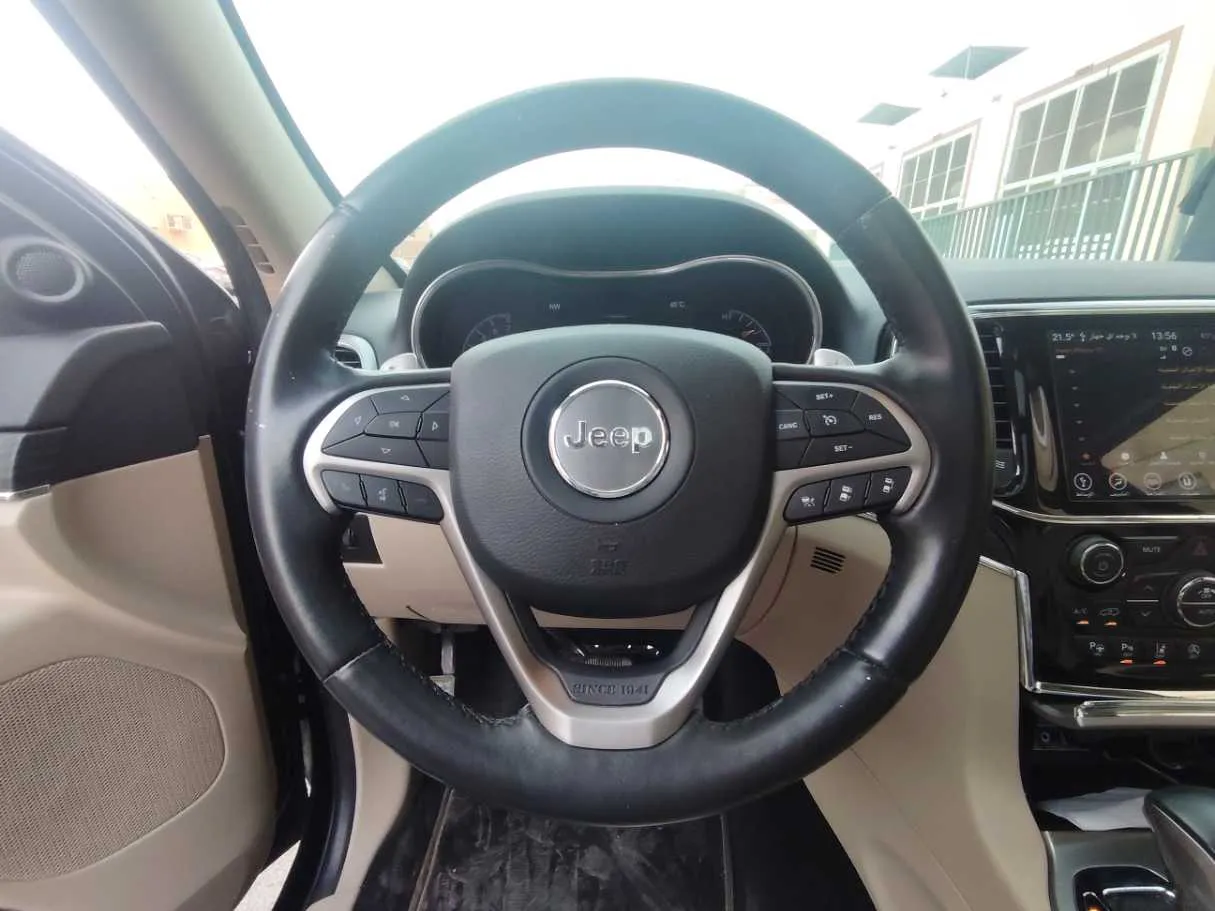 Car image 24