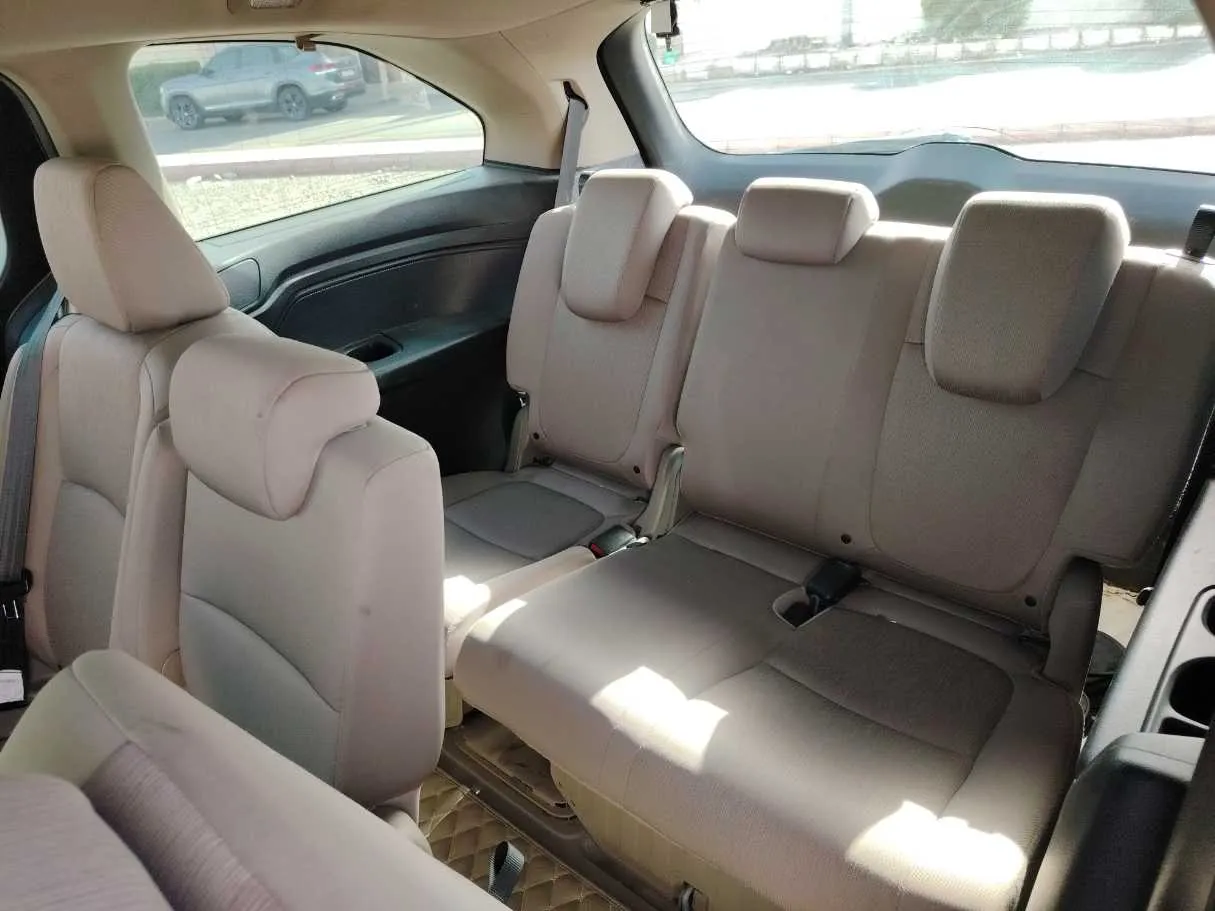 Car image 16