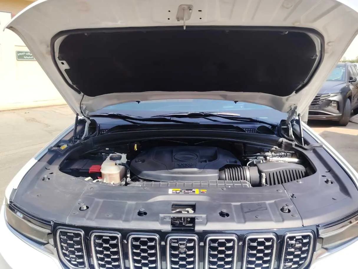 Car image 35