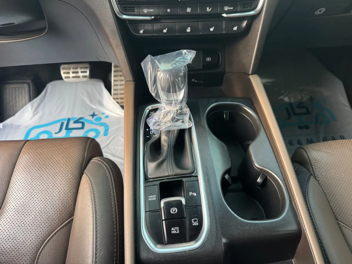 Car image 16
