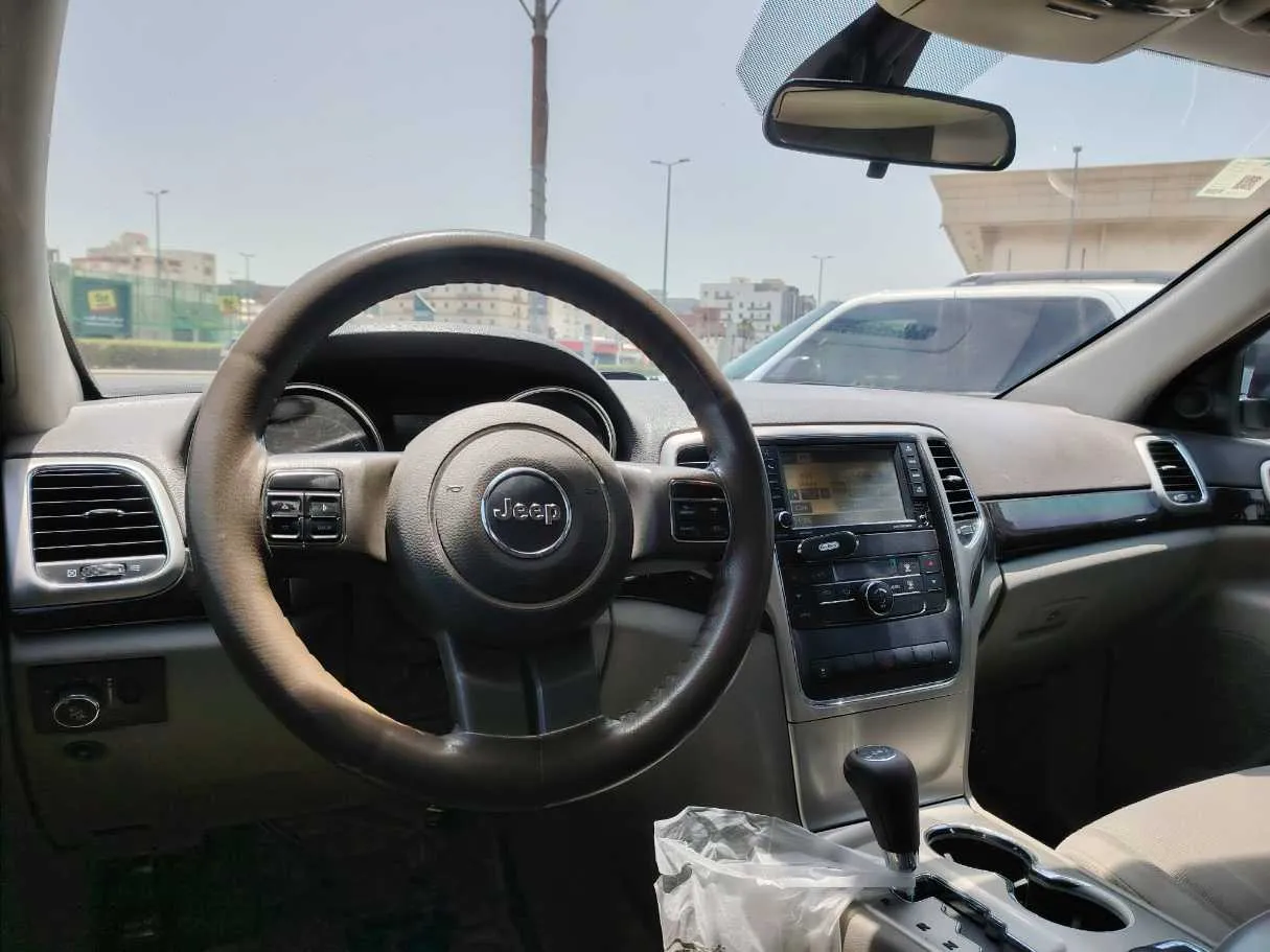 Car image 25