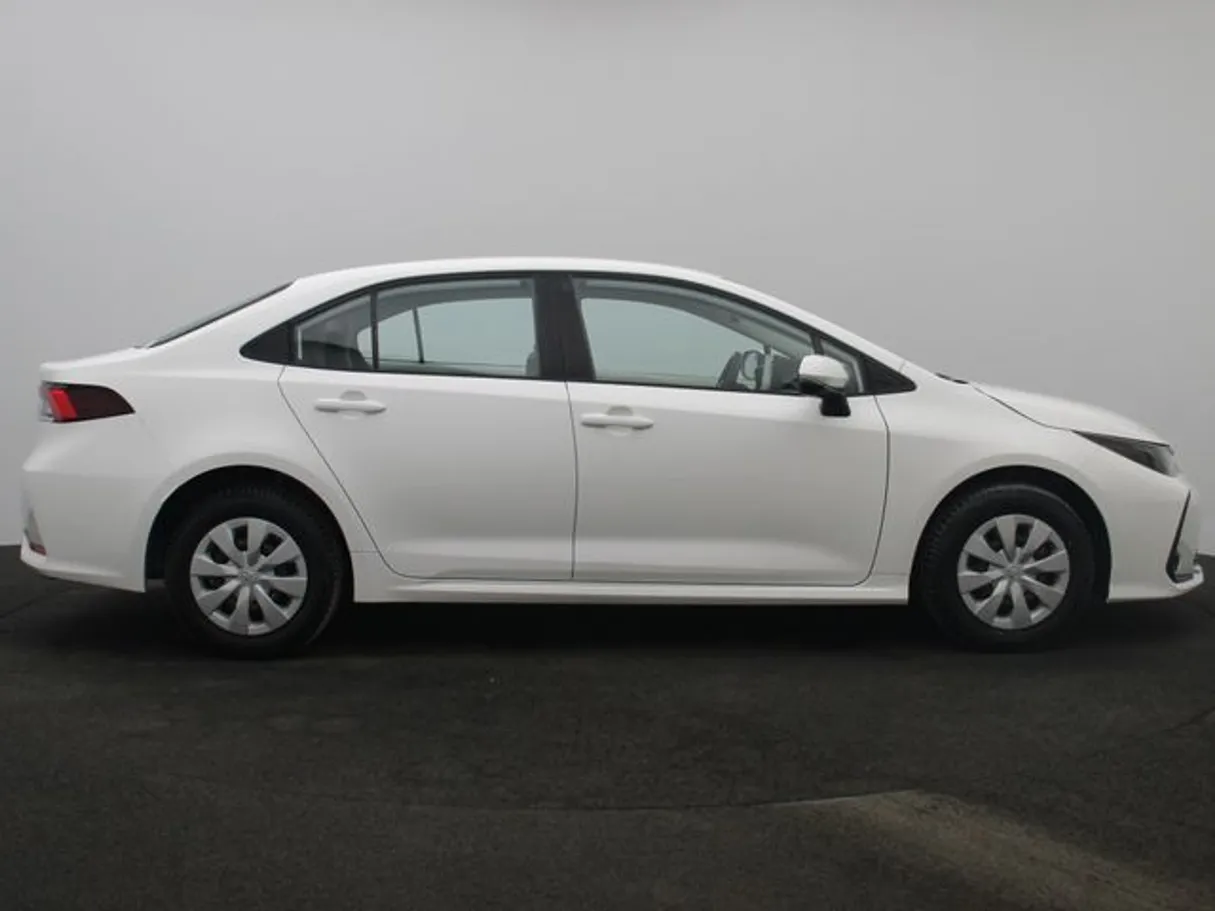 Car image 13