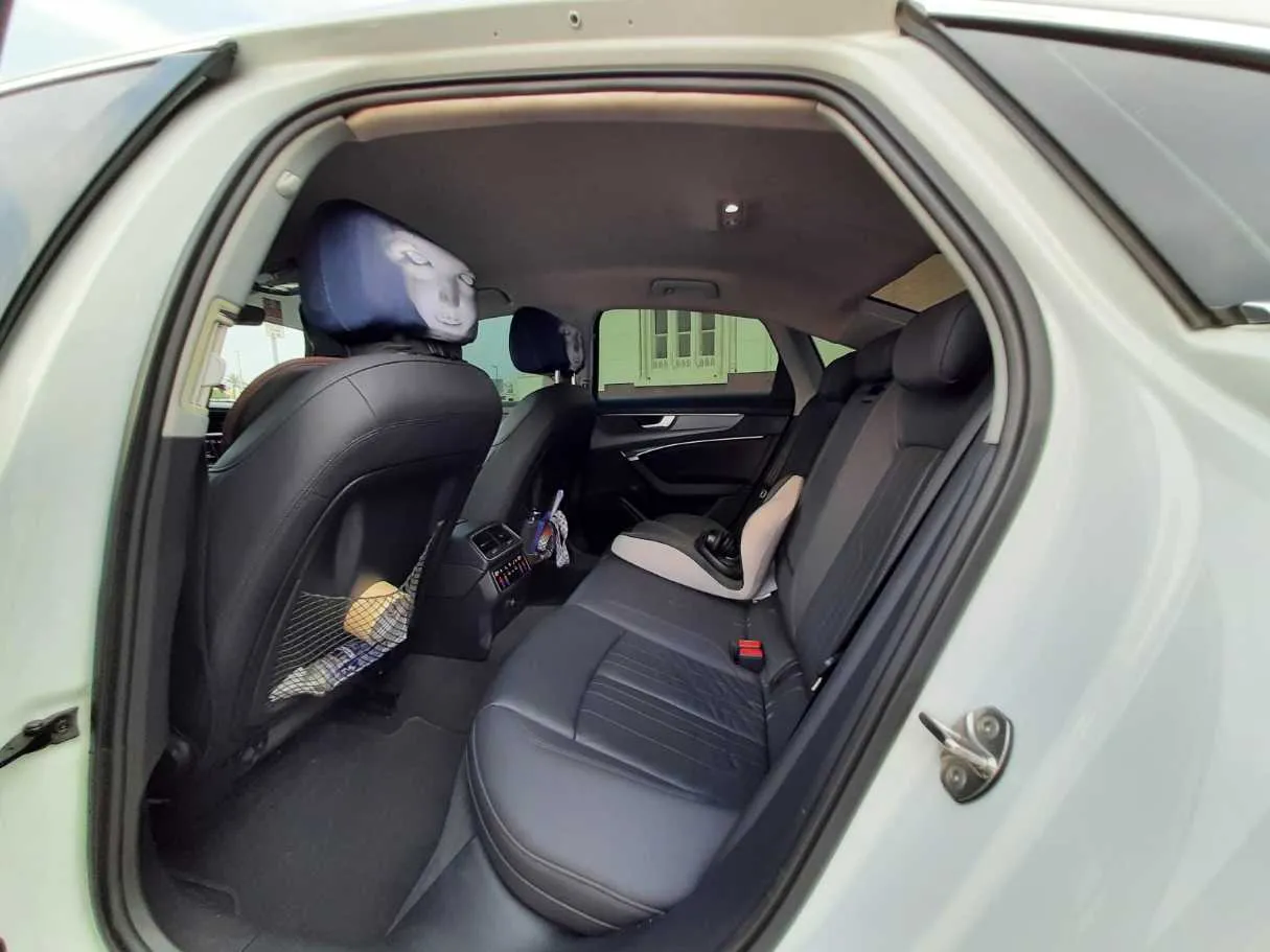 Car image 13