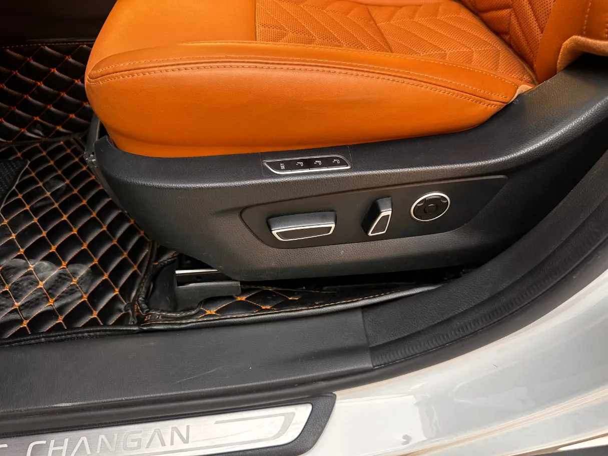 Car image 26