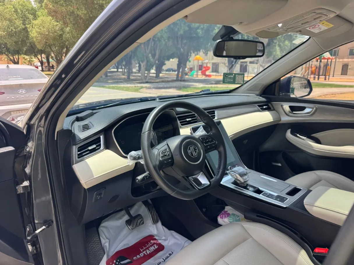 Car image 12