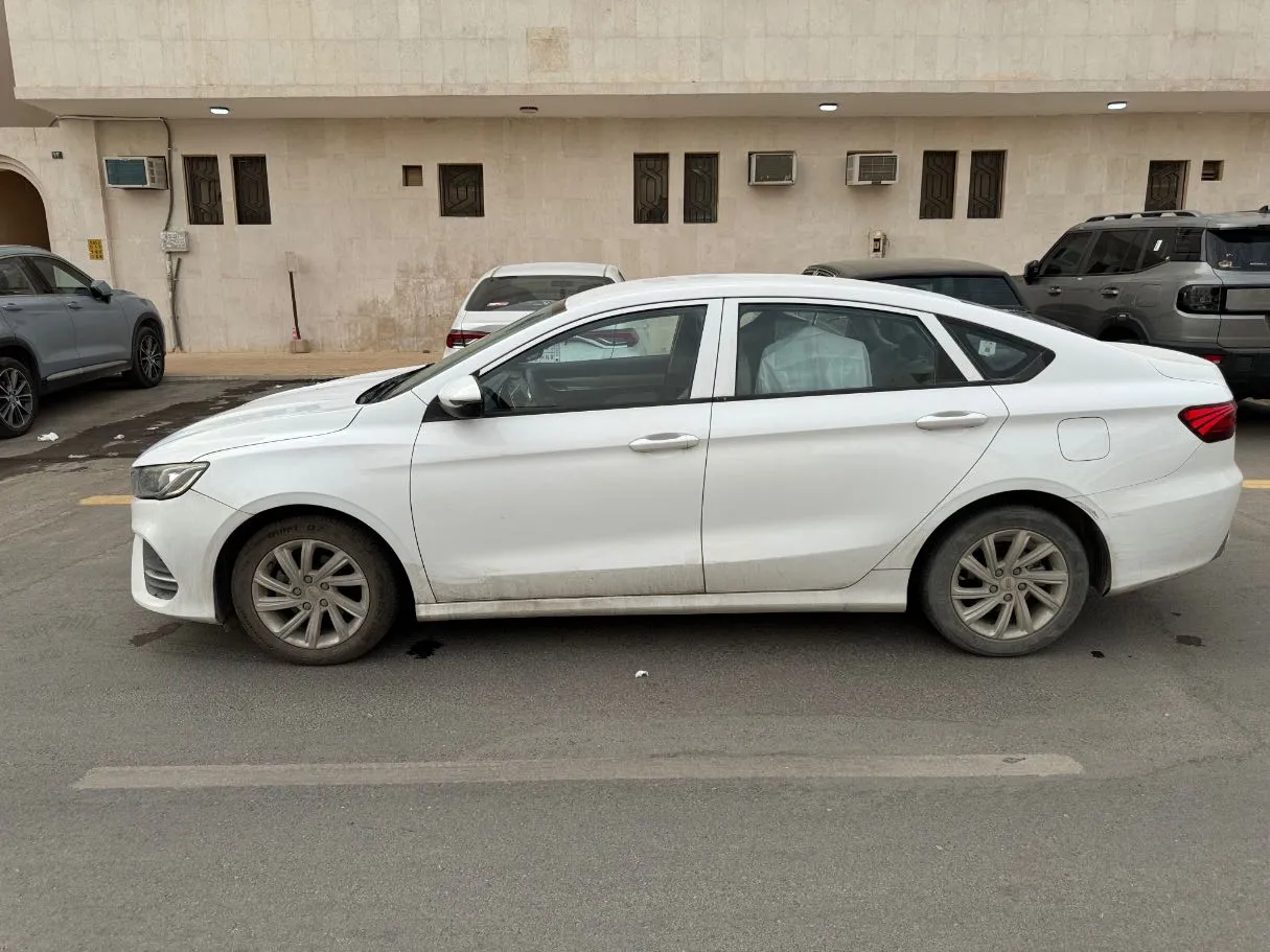 Car image 7