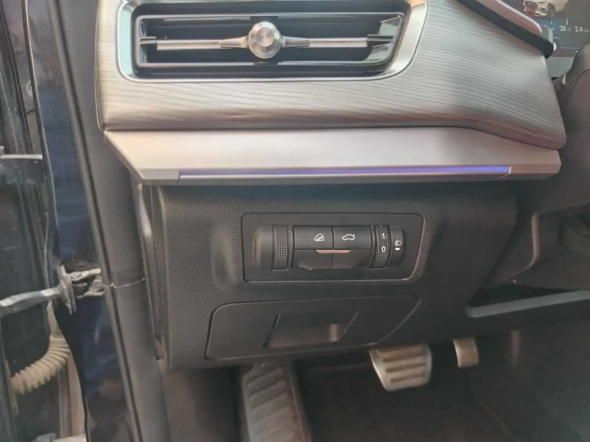 Car image 41