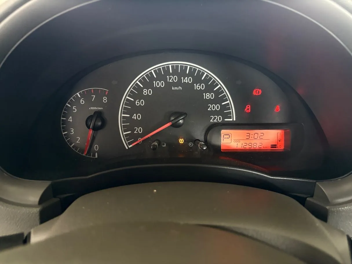 Car image 9