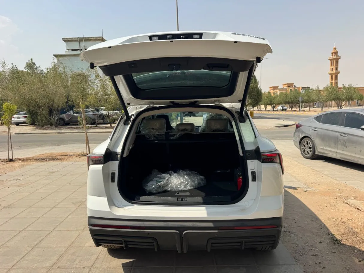 Car image 21