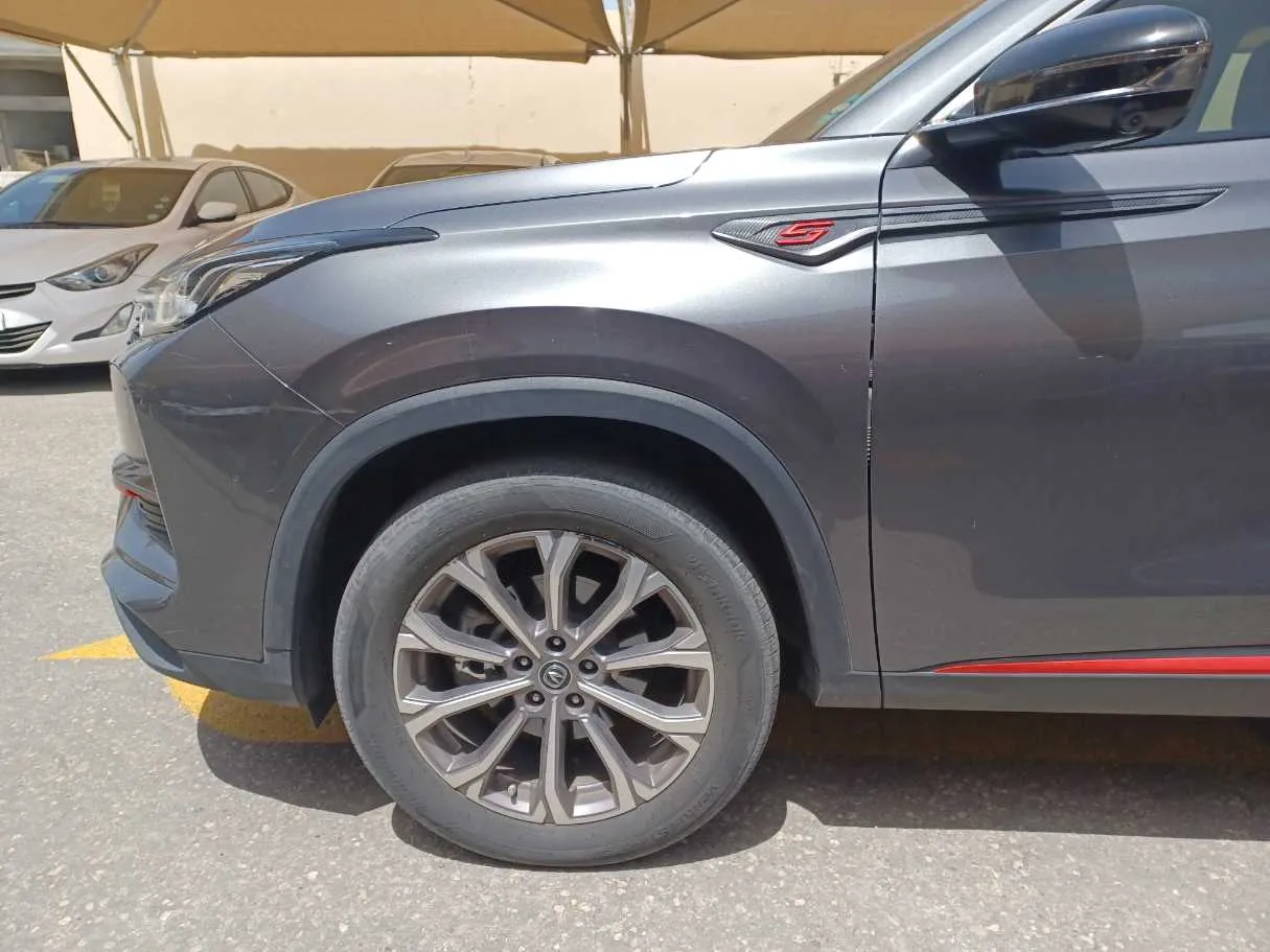 Car image 9