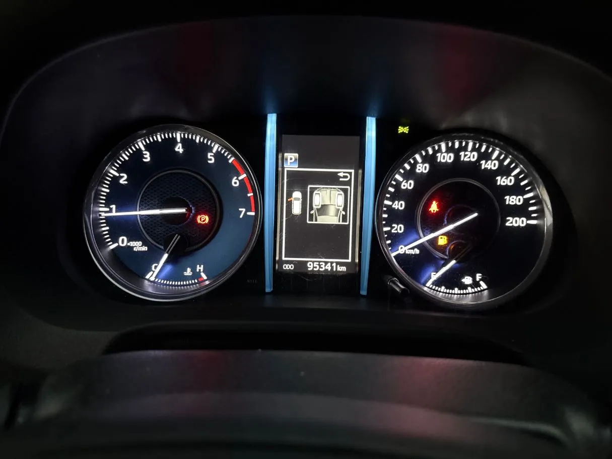 Car image 24