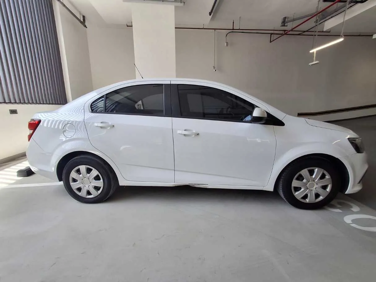 Car image 8