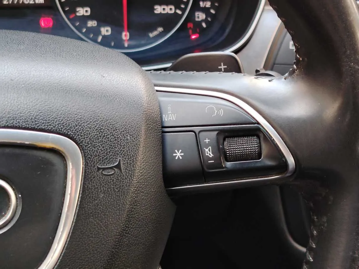 Car image 26