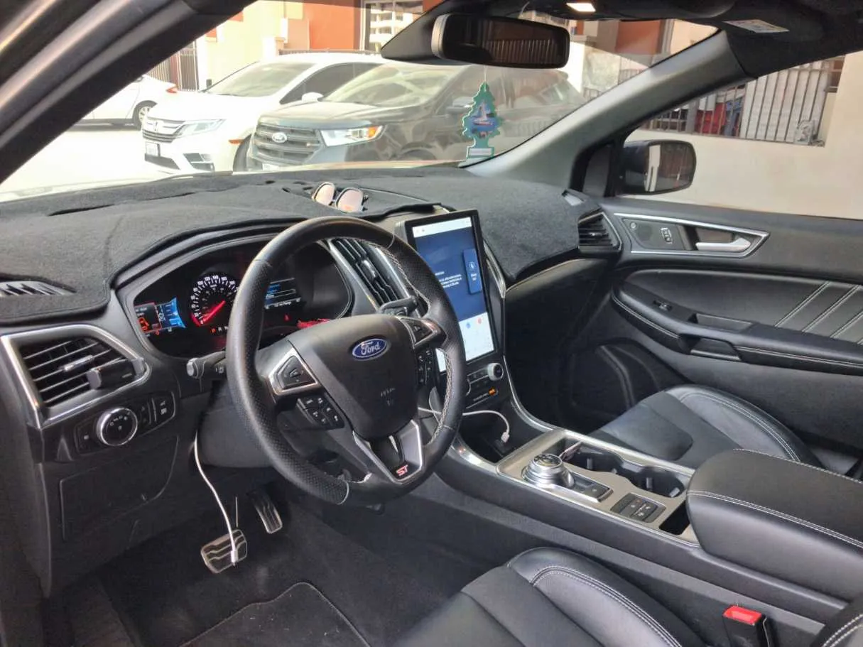 Car image 11
