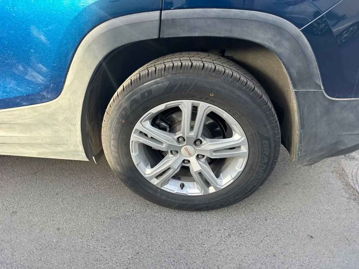 Car image 9