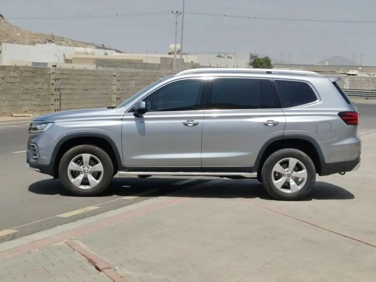 Car image 8