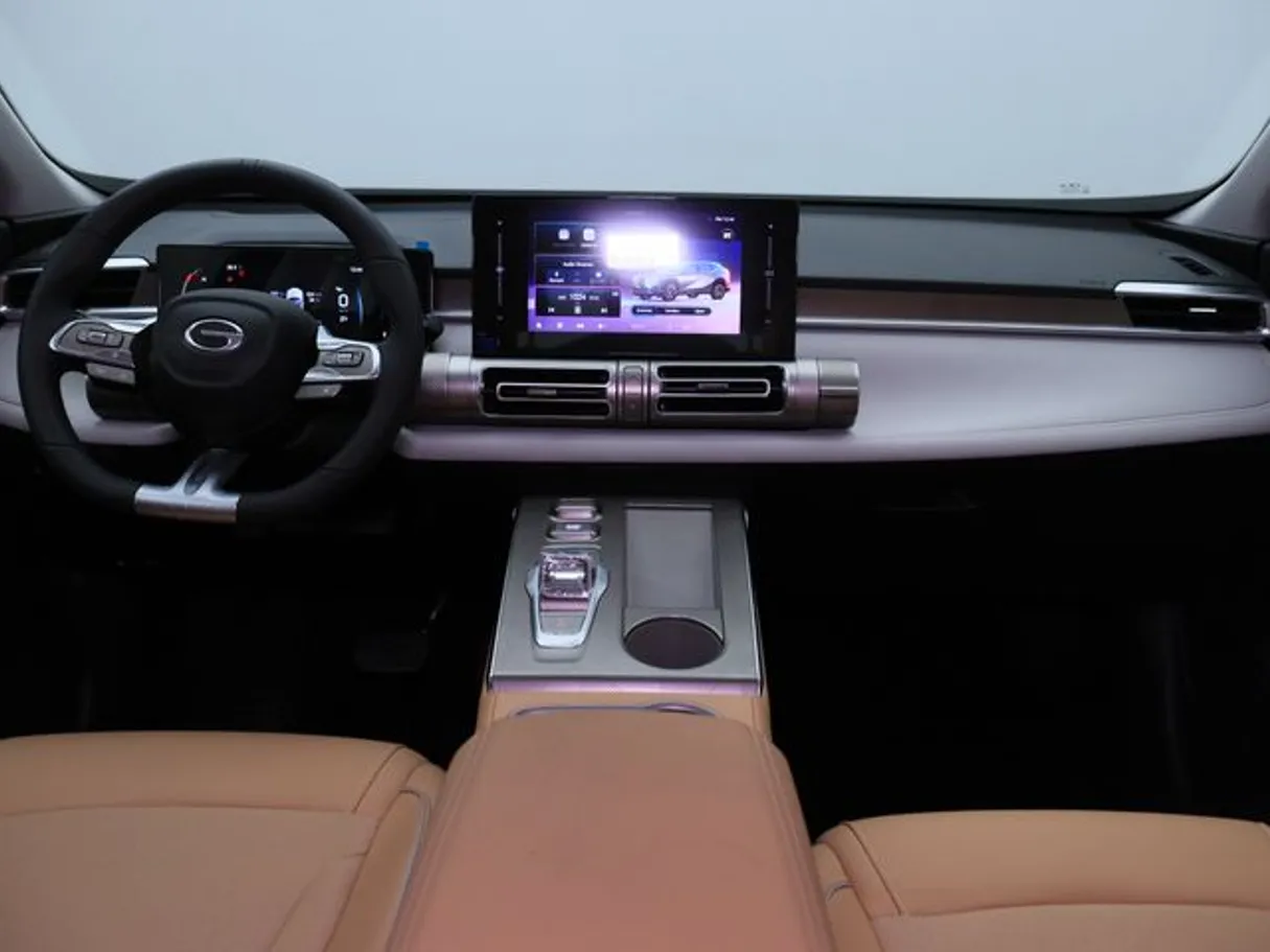 Car image 14