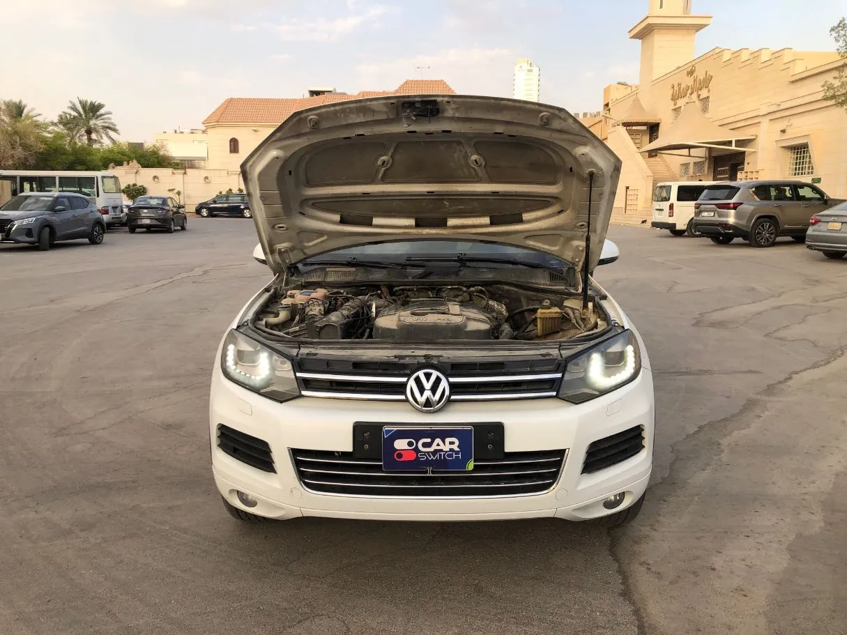 Car image 24