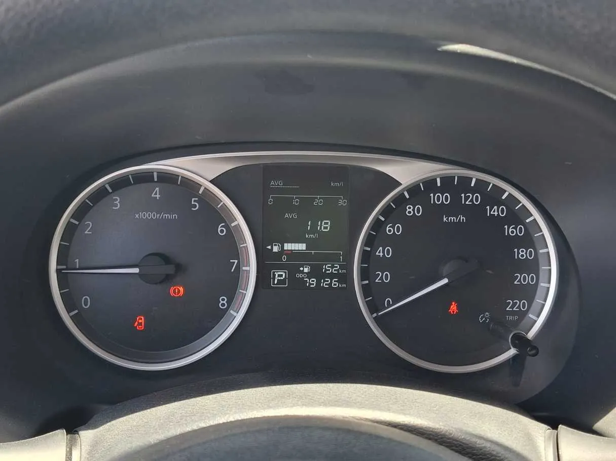 Car image 11