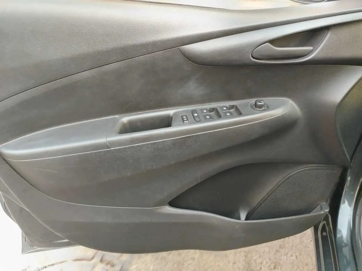 Car image 37