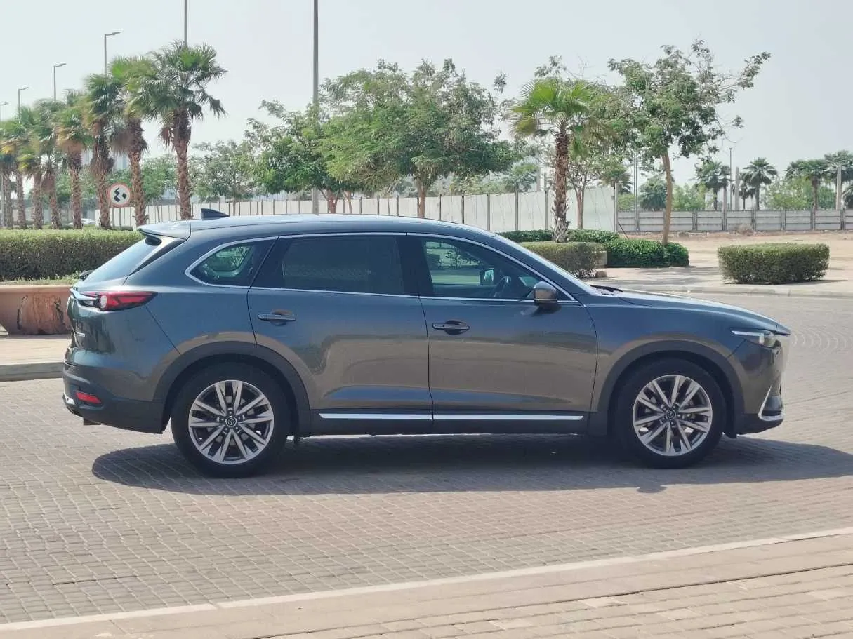 Car image 4