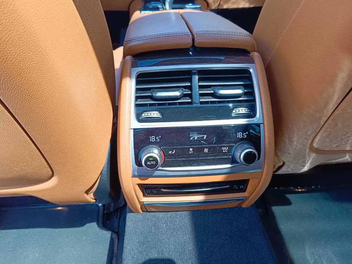 Car image 36