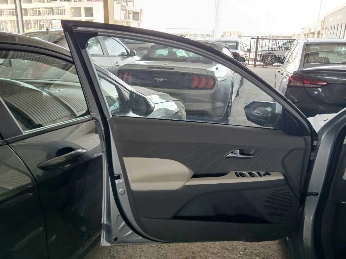 Car image 6