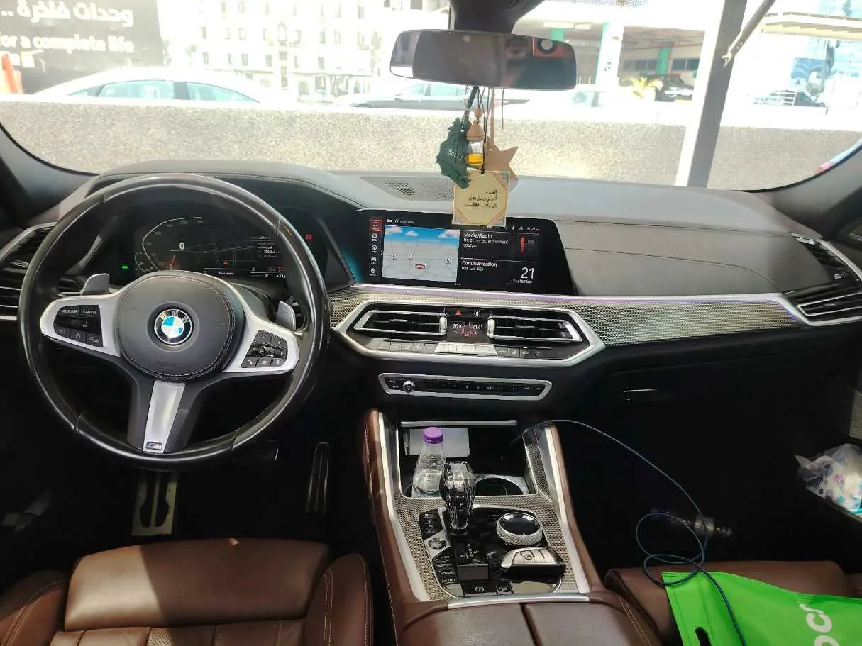 Car image 23