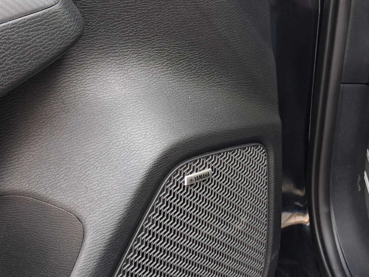 Car image 24