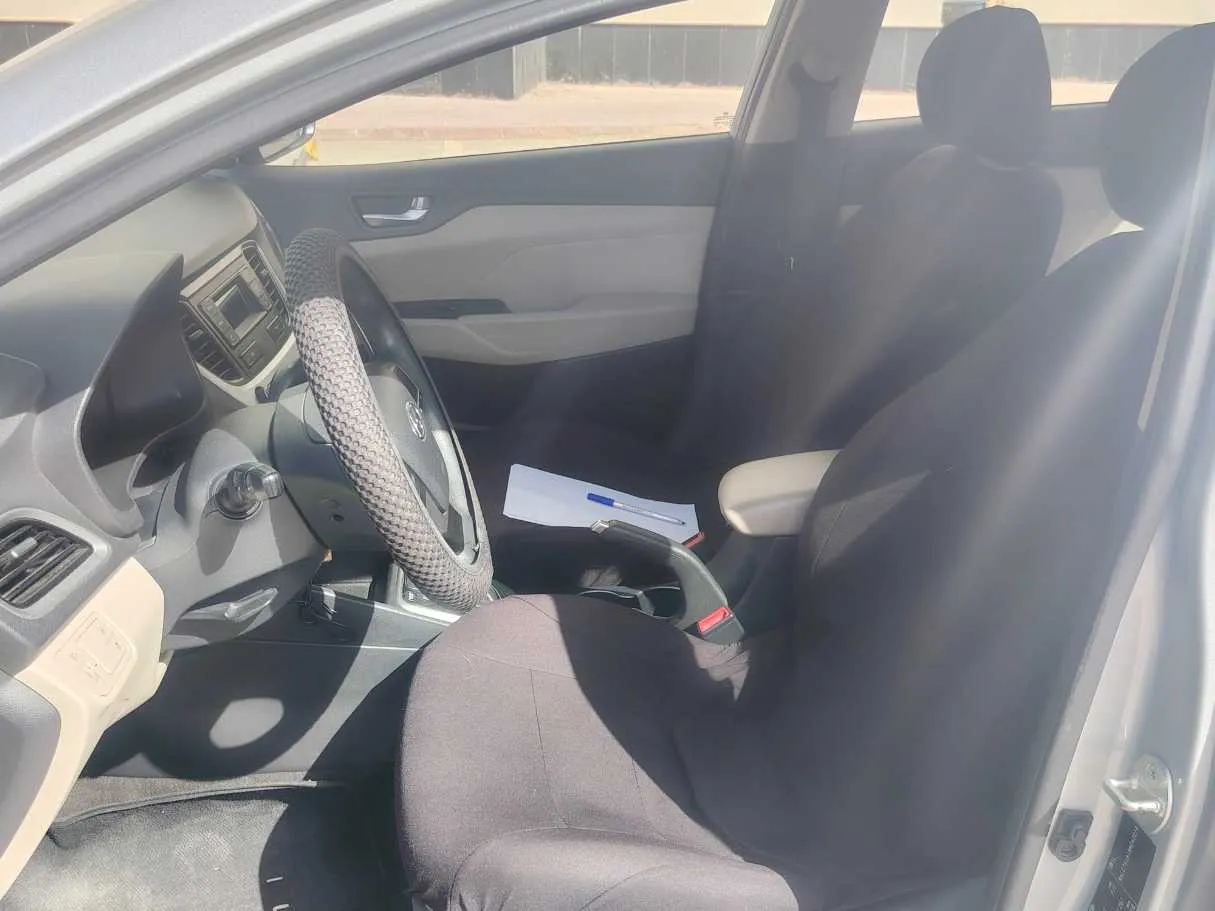 Car image 13