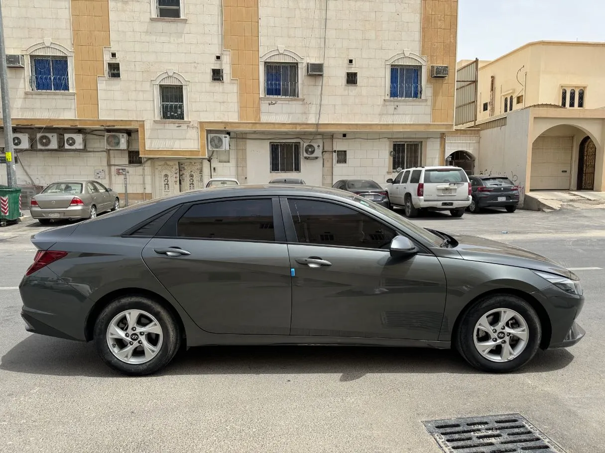Car image 4