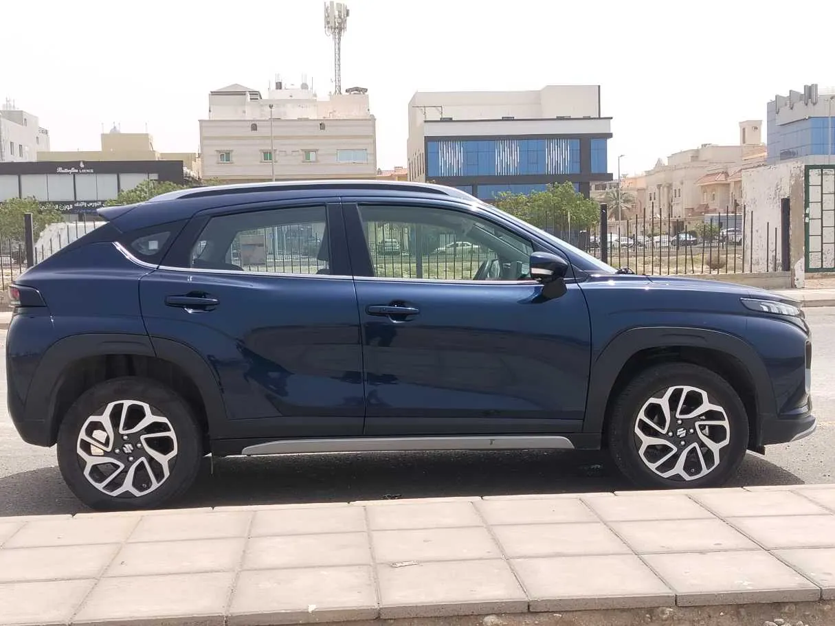 Car image 4