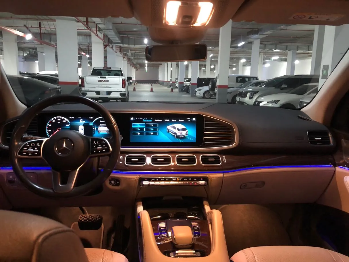 Car image 16