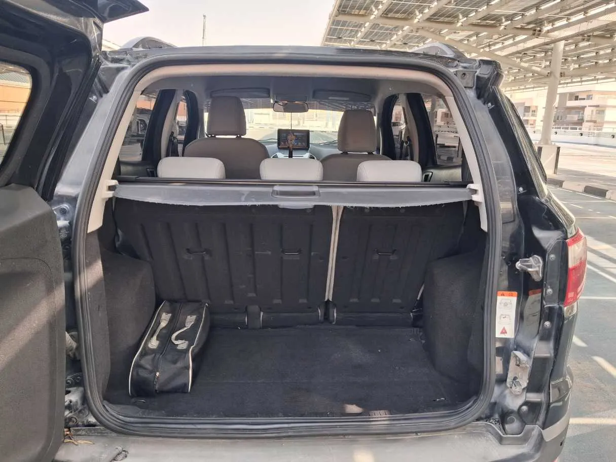 Car image 18