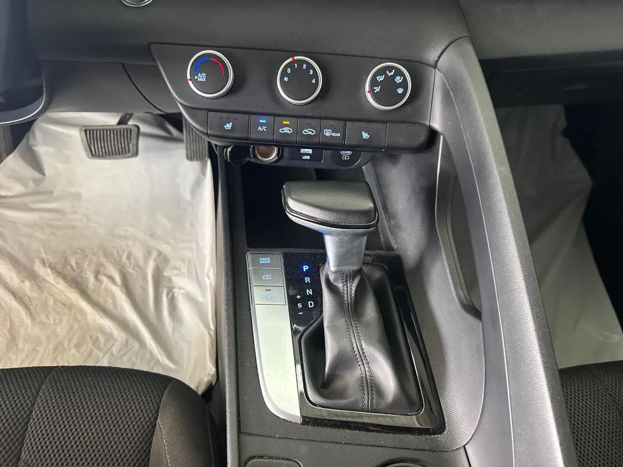 Car image 16