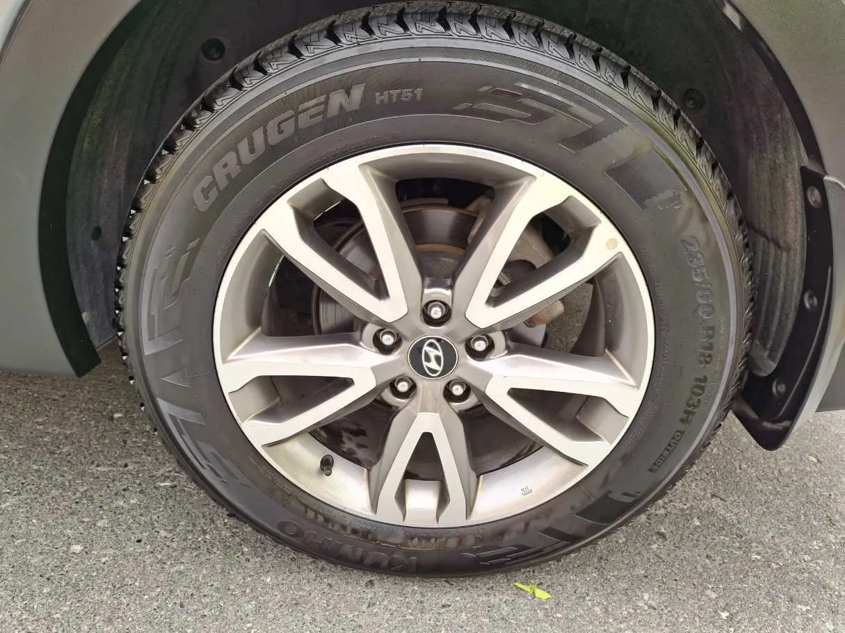 Car image 9