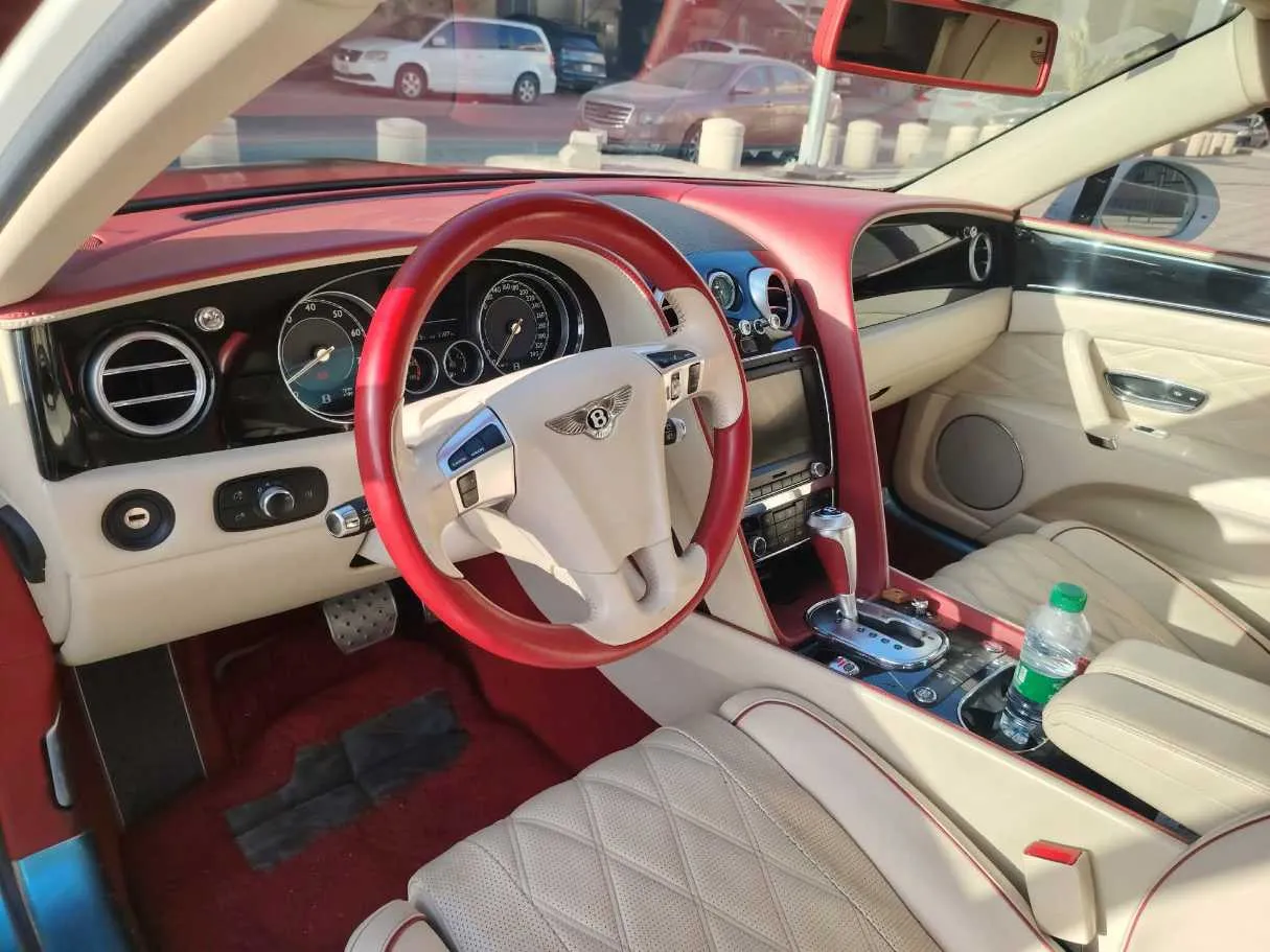 Car image 15