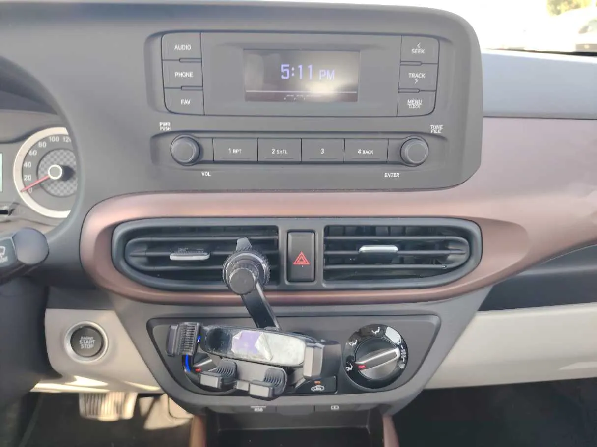 Car image 19