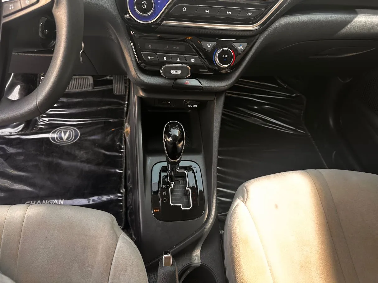Car image 17