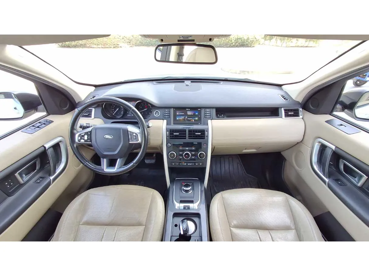 Car image 18