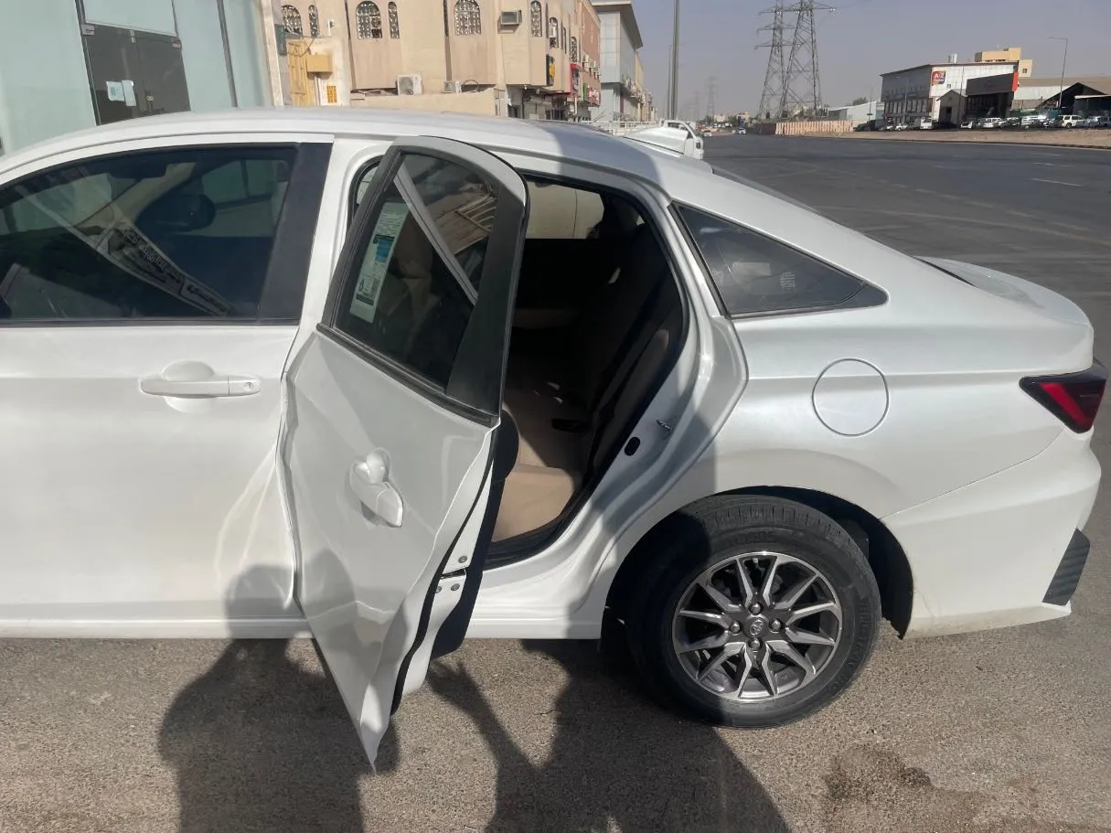 Car image 15