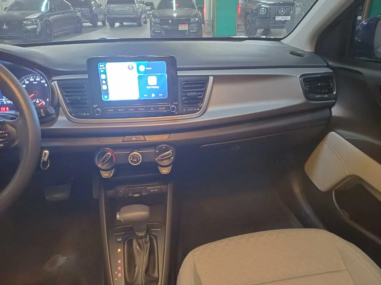 Car image 16