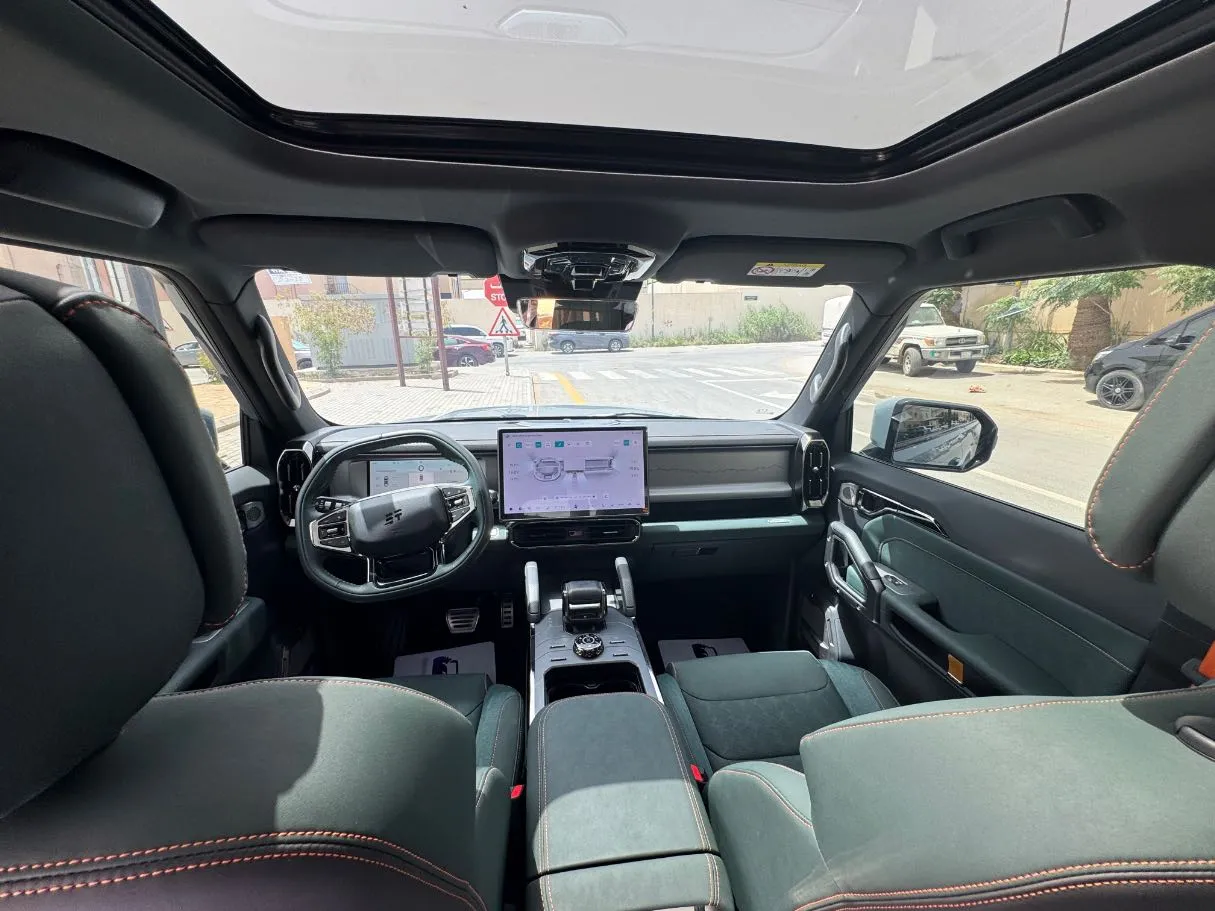 Car image 14